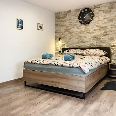 Cozy Newly-renovated Ivan Fiume