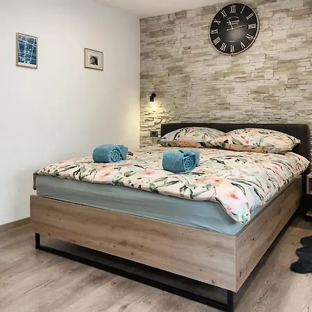 Cozy Newly-renovated Ivan Fiume