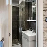 Cozy Newly-renovated Ivan شقة غييكا
