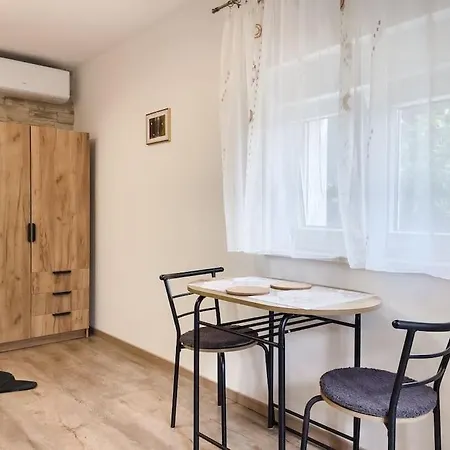 Cozy Newly-renovated Ivan Apartamento